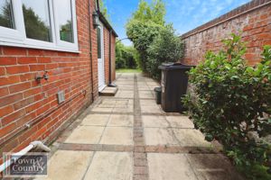 Ladysmith Avenue - click for photo gallery